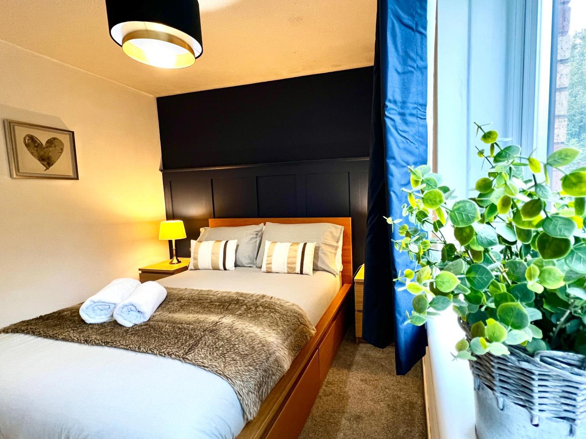 Ground Floor Flat With Free Parking & Wifi Apartment Глазгоу Екстериор снимка